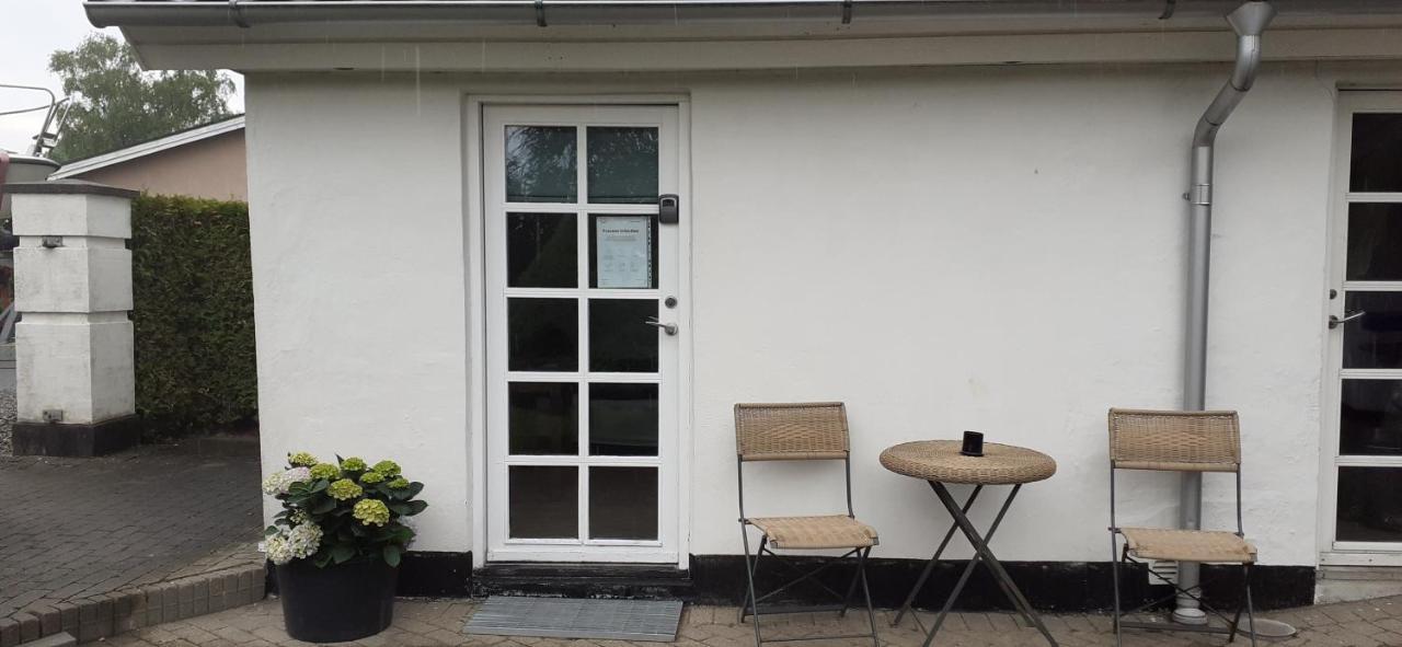 Cozy Tiny Room, Mini Kitchen And Bathroom Otterup Exterior photo